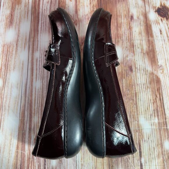 Clarks ASHLAND BUBBLE Sz 12 W Burgundy Maroon Patent Leather Shoes Flats Loafers - Picture 6 of 10